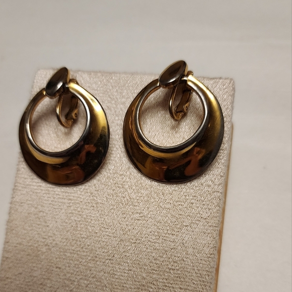 VINTAGE GOLD TONE CLIP-ON HOOP EARRINGS BOLD MODERNIST DESIGN - Picture 3 of 6